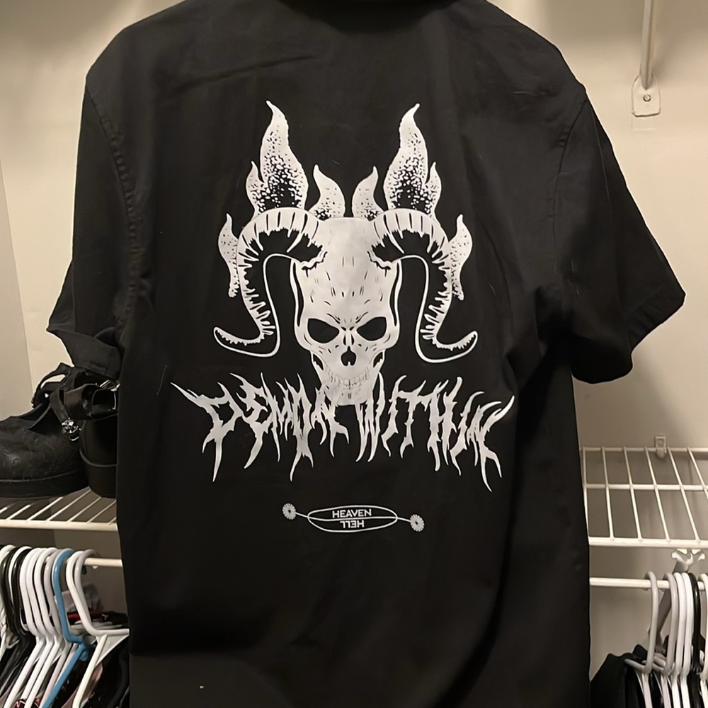 Zumiez Large zipper shirt. Great used condition.